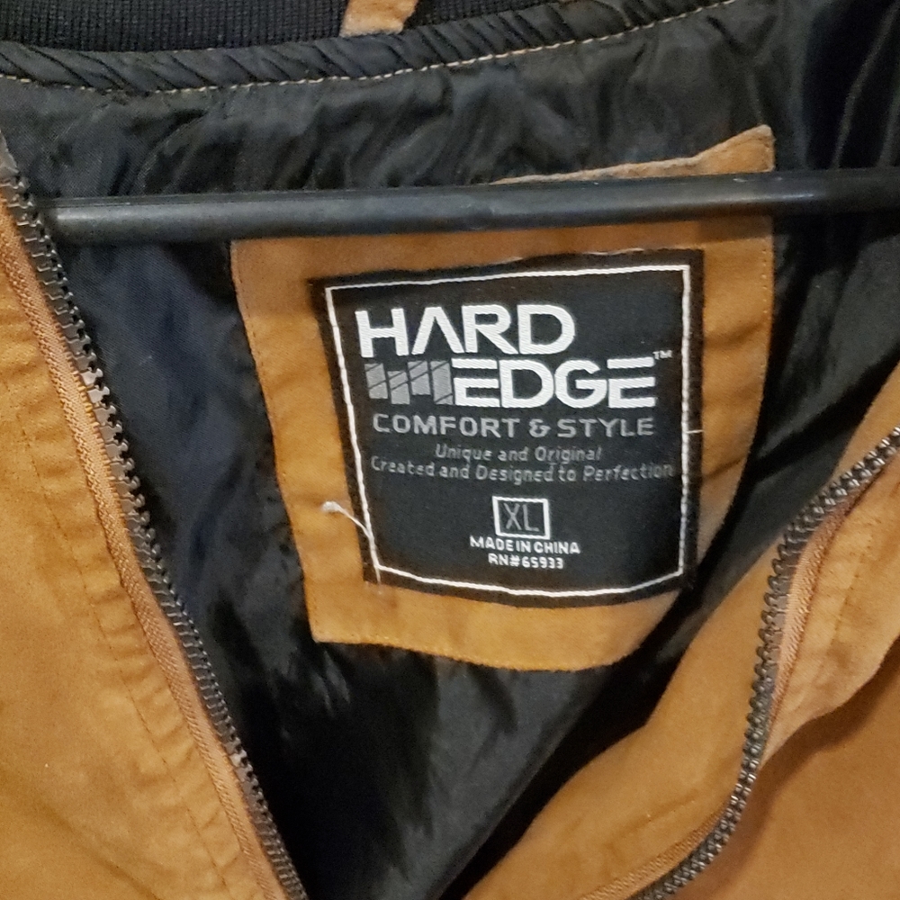 Hard edge - Picture 2 of 2